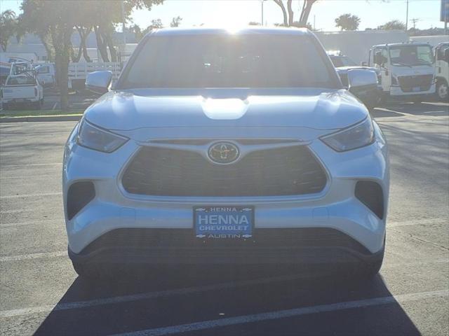 used 2022 Toyota Highlander car, priced at $33,990