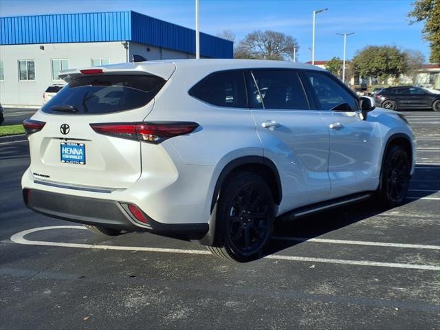 used 2022 Toyota Highlander car, priced at $33,990