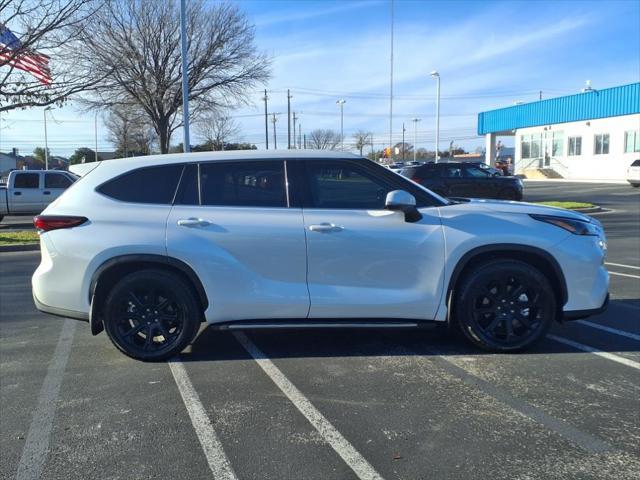 used 2022 Toyota Highlander car, priced at $33,990