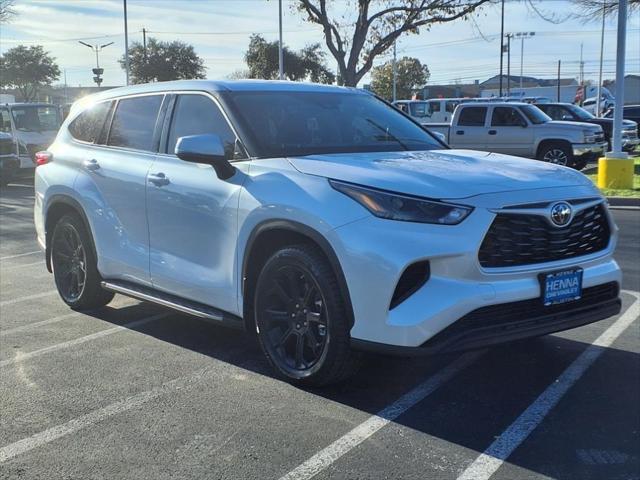 used 2022 Toyota Highlander car, priced at $33,990