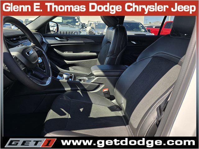 new 2025 Jeep Grand Cherokee car, priced at $38,847