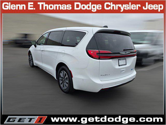 new 2025 Chrysler Pacifica Hybrid car, priced at $48,353