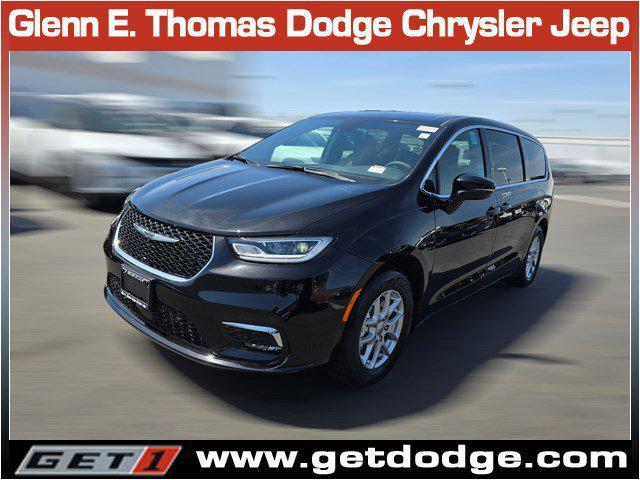 new 2025 Chrysler Pacifica car, priced at $42,425