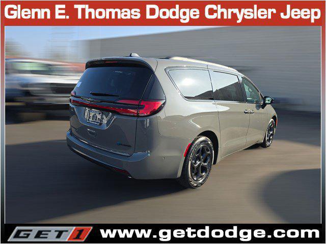 new 2025 Chrysler Pacifica Hybrid car, priced at $52,775