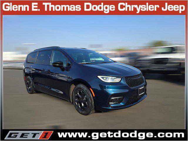 new 2025 Chrysler Pacifica Hybrid car, priced at $53,275