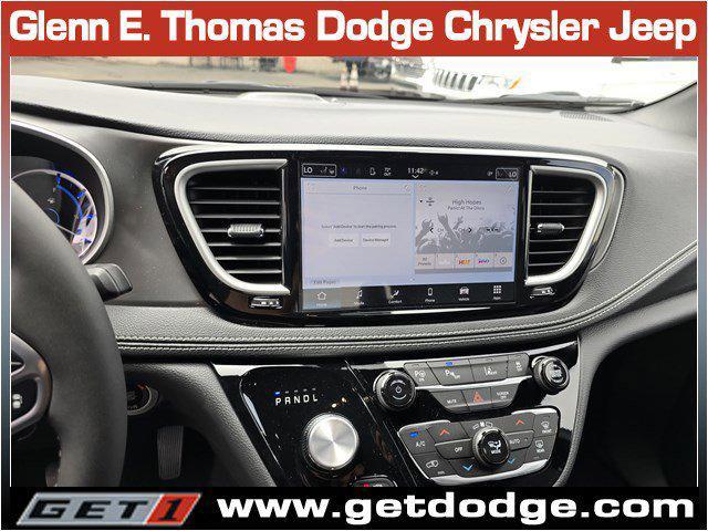 new 2025 Chrysler Pacifica Hybrid car, priced at $48,777