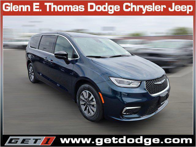 new 2025 Chrysler Pacifica Hybrid car, priced at $48,777