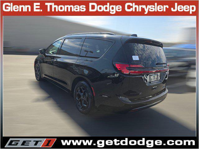 new 2025 Chrysler Pacifica Hybrid car, priced at $56,005