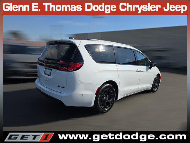 new 2025 Chrysler Pacifica Hybrid car, priced at $52,280