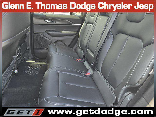 new 2025 Jeep Grand Cherokee car, priced at $45,375
