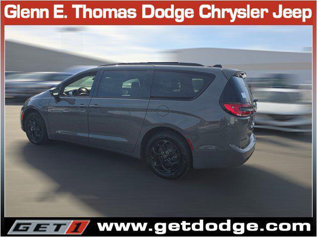 new 2025 Chrysler Pacifica Hybrid car, priced at $52,775