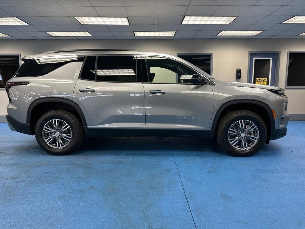new 2026 Chevrolet Traverse car, priced at $43,415