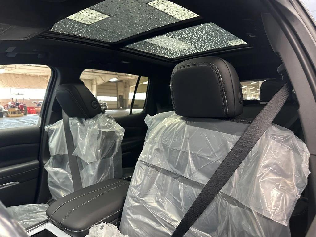 new 2026 Chevrolet Traverse car, priced at $48,140