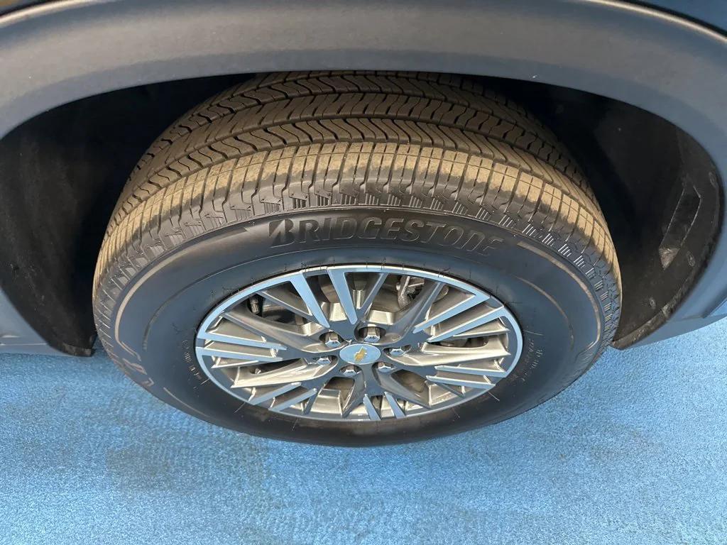 used 2025 Chevrolet Traverse car, priced at $35,890