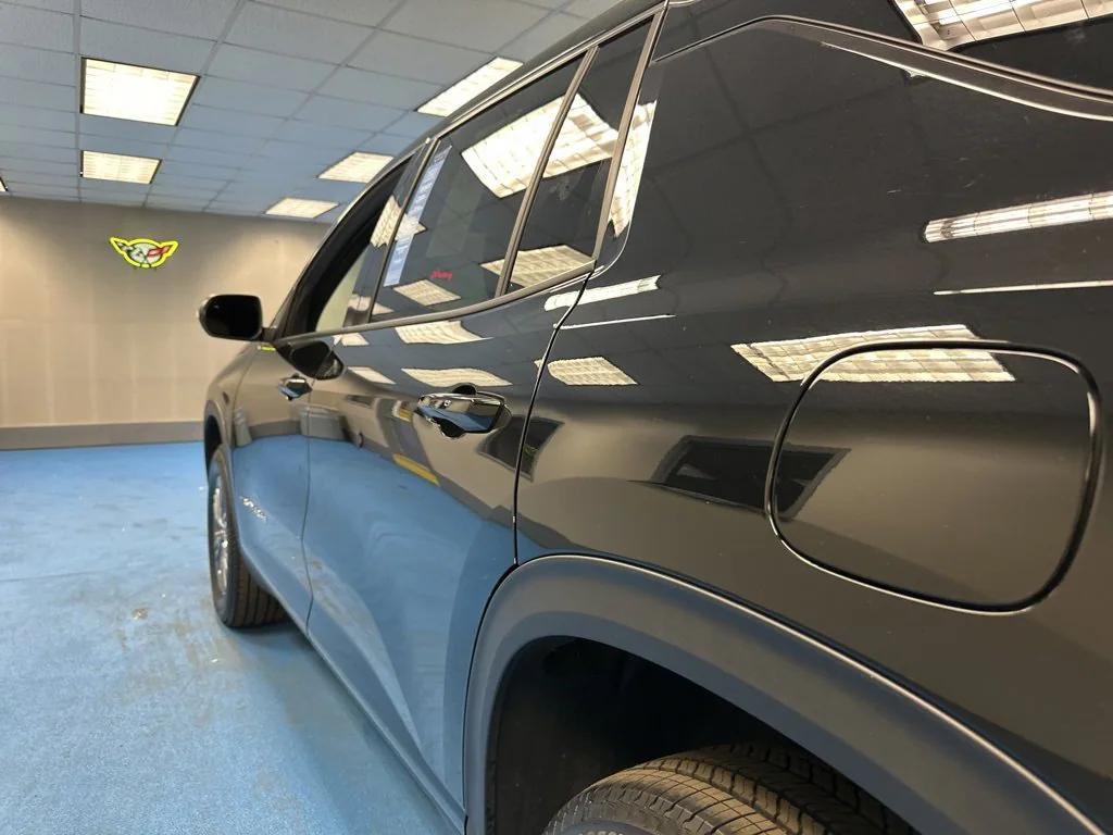 used 2025 Chevrolet Traverse car, priced at $35,890