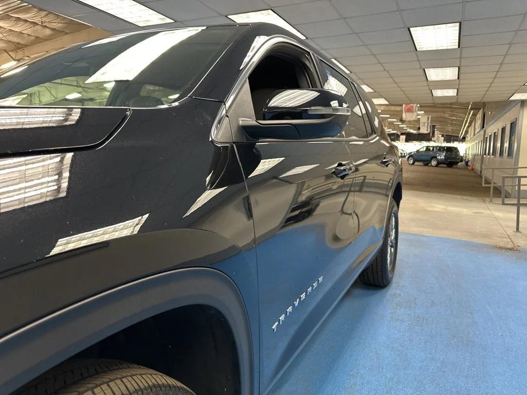 used 2025 Chevrolet Traverse car, priced at $35,890