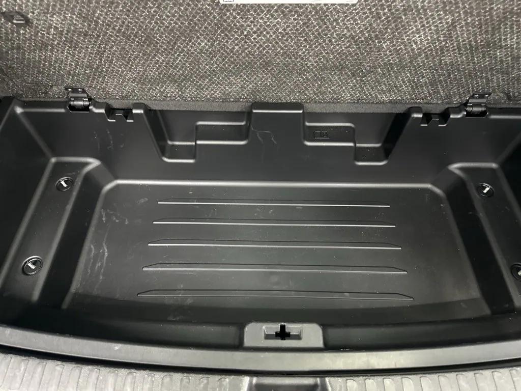 used 2025 Chevrolet Traverse car, priced at $35,890