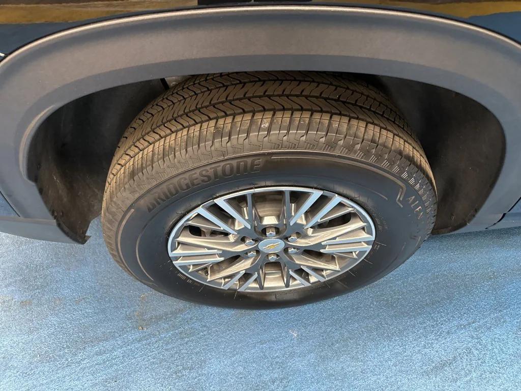 used 2025 Chevrolet Traverse car, priced at $35,890