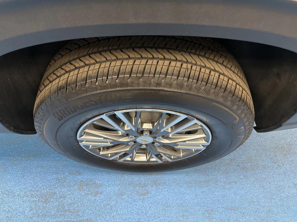 used 2025 Chevrolet Traverse car, priced at $35,890