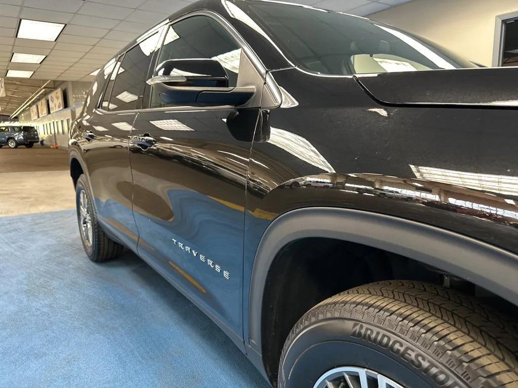 used 2025 Chevrolet Traverse car, priced at $35,890