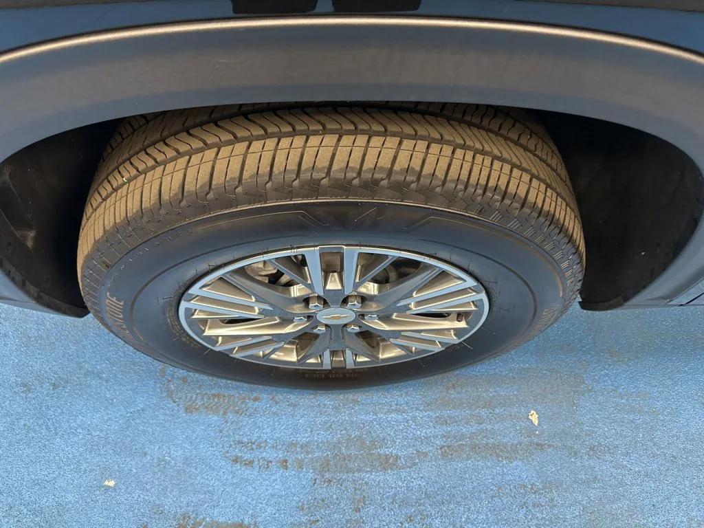 used 2025 Chevrolet Traverse car, priced at $35,890