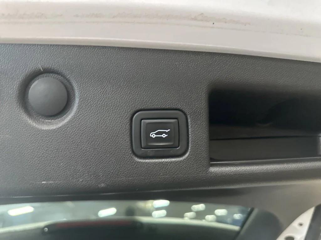 used 2024 Chevrolet Equinox car, priced at $25,990