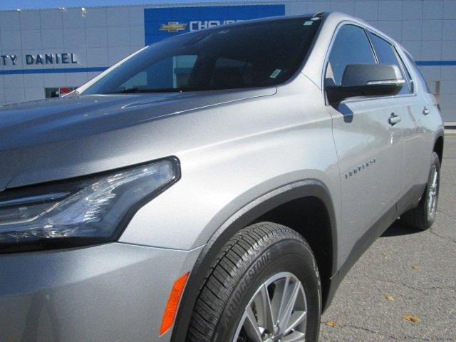 used 2023 Chevrolet Traverse car, priced at $29,177