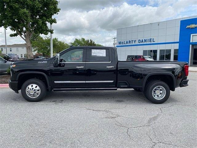 new 2025 Chevrolet Silverado 3500 car, priced at $82,000