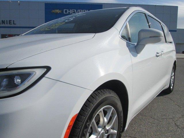 used 2022 Chrysler Pacifica car, priced at $23,281