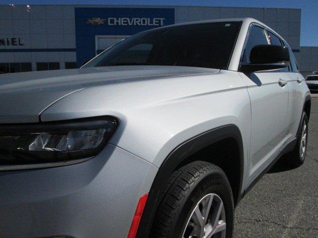 used 2022 Jeep Grand Cherokee car, priced at $29,500