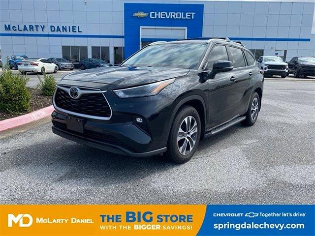used 2024 Toyota Highlander car, priced at $38,899