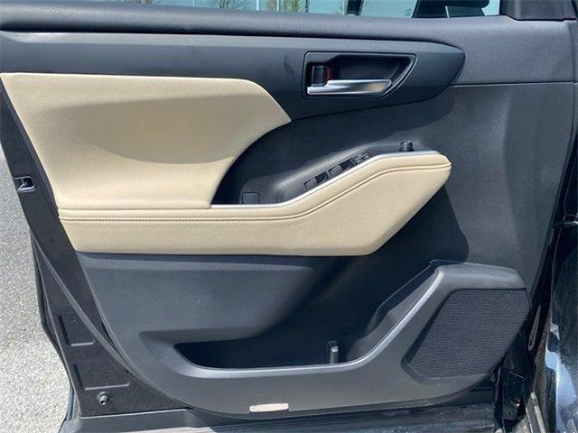 used 2024 Toyota Highlander car, priced at $38,899