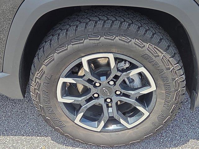 new 2025 Chevrolet Equinox car, priced at $32,915