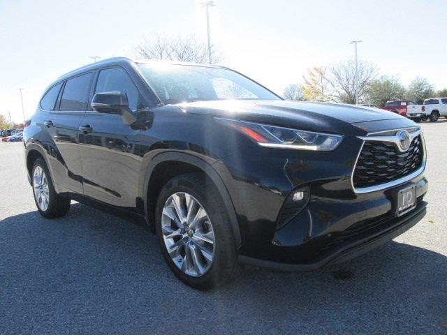 used 2021 Toyota Highlander car, priced at $31,500