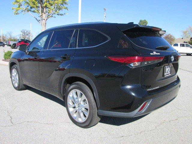 used 2021 Toyota Highlander car, priced at $31,500