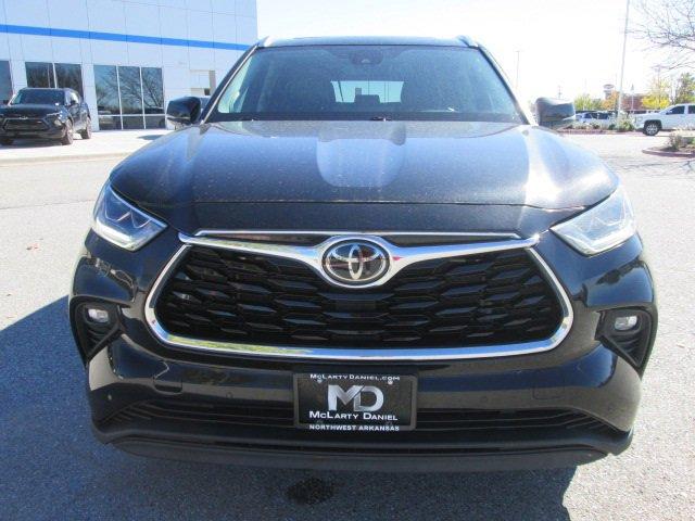 used 2021 Toyota Highlander car, priced at $31,500