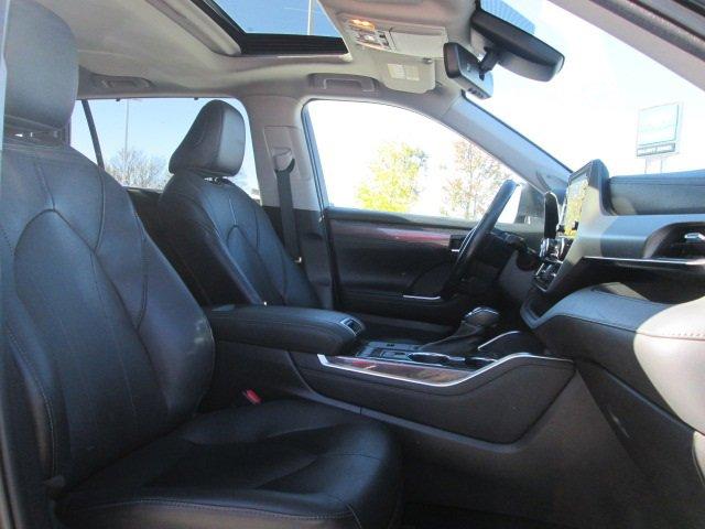 used 2021 Toyota Highlander car, priced at $31,500