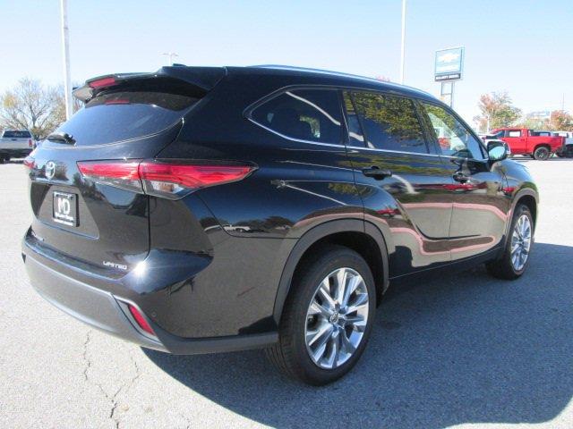 used 2021 Toyota Highlander car, priced at $31,500