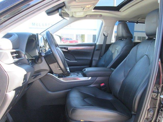 used 2021 Toyota Highlander car, priced at $31,500