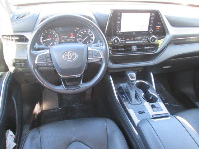 used 2021 Toyota Highlander car, priced at $31,500