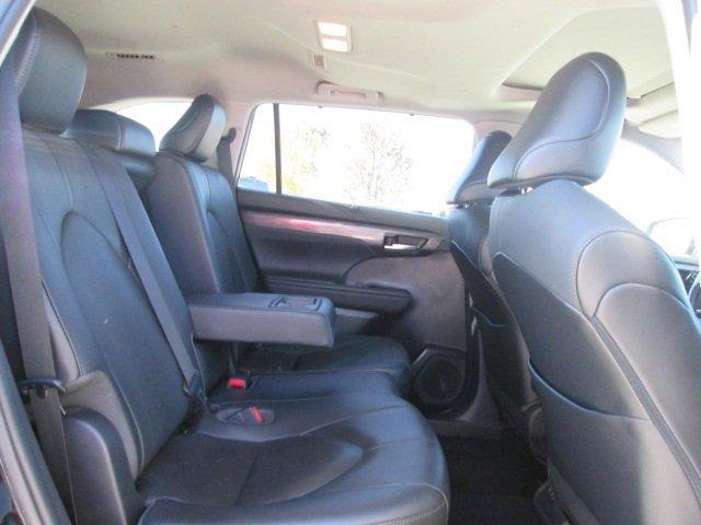 used 2021 Toyota Highlander car, priced at $31,500