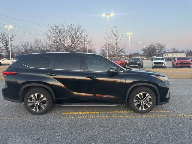 used 2020 Toyota Highlander car, priced at $31,125