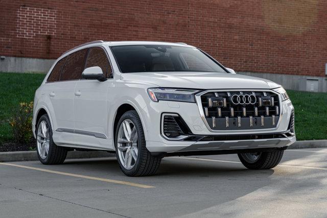 new 2025 Audi Q7 car, priced at $76,145