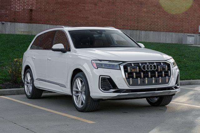 new 2025 Audi Q7 car, priced at $76,145