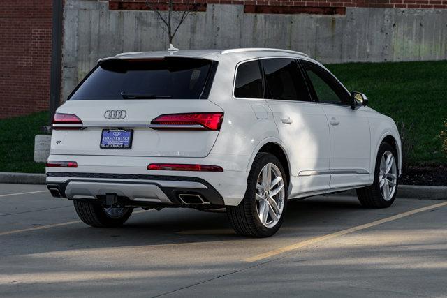 new 2025 Audi Q7 car, priced at $76,145