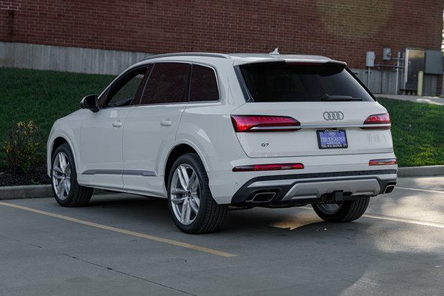 new 2025 Audi Q7 car, priced at $76,145