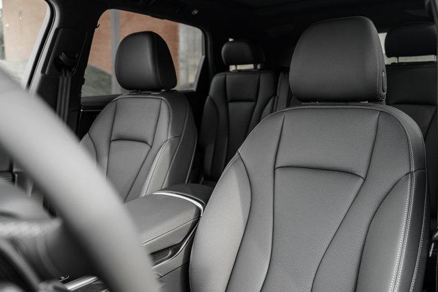 new 2025 Audi Q7 car, priced at $77,450