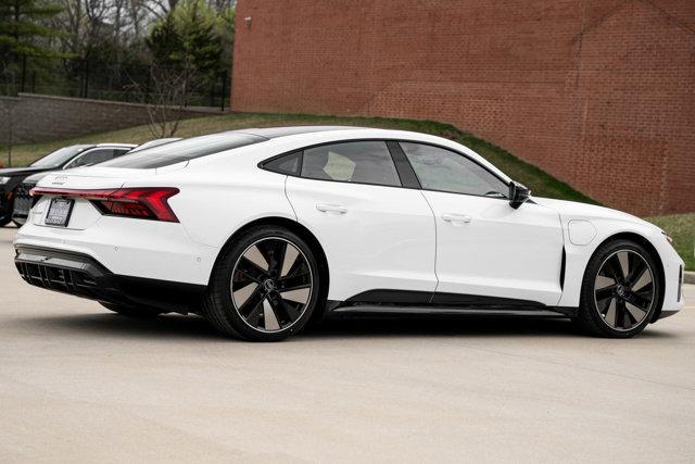 new 2024 Audi e-tron GT car
