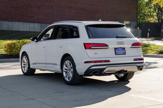 new 2025 Audi Q7 car, priced at $81,800