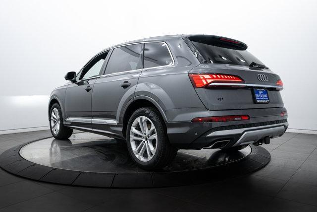 new 2025 Audi Q7 car, priced at $70,445